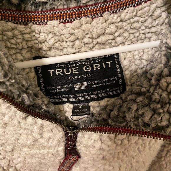 True Grit pullover. Size M. Crème color - Picture 2 of 2